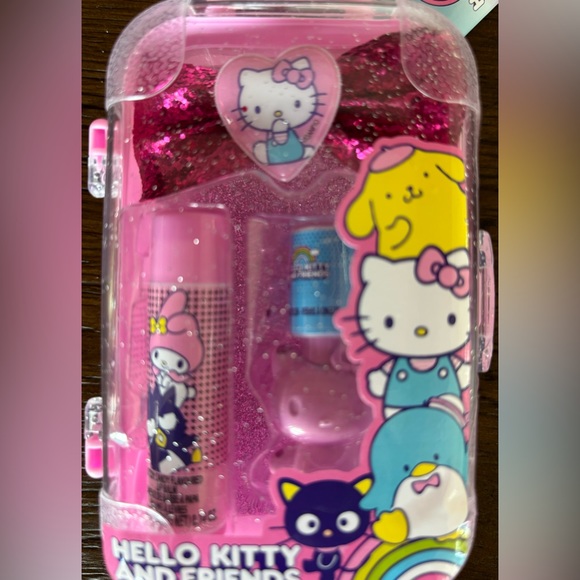 Hello Kitty Plastic suitcase with kids plant based cosmetics 6 inch NEW - Picture 2 of 4